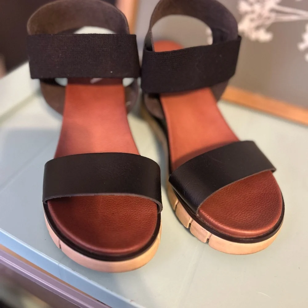 MIA Black and Tan Women's wedge Sandals size 6 - Picture 1 of 4